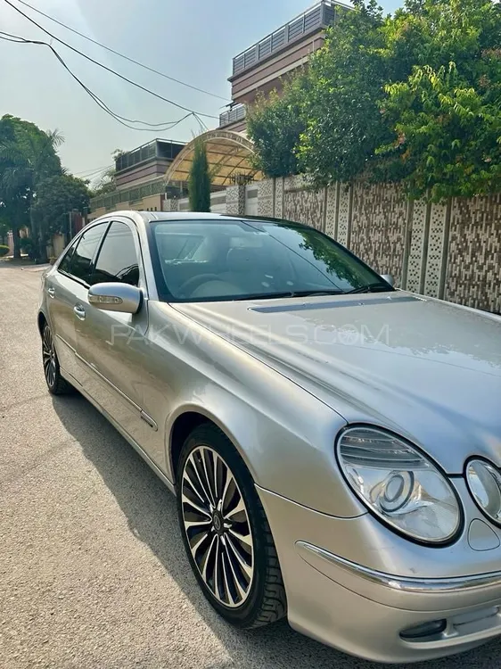 Mercedes Benz E Class 2005 for Sale in Islamabad Image-1