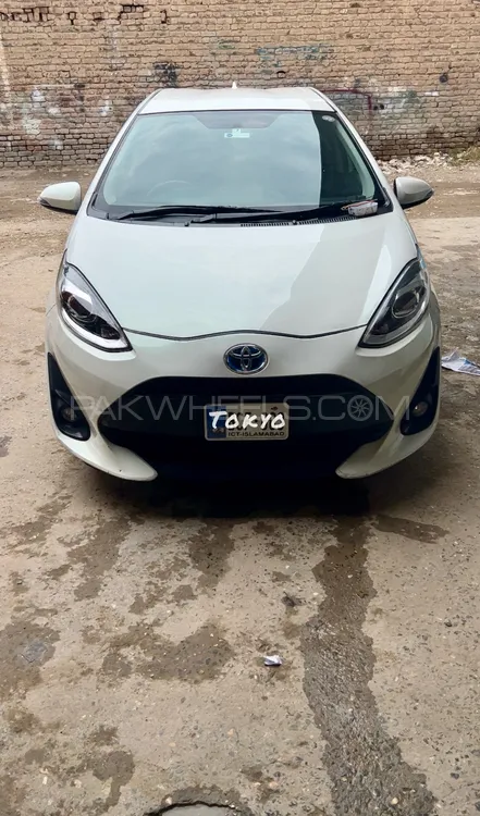 Toyota Aqua 2017 for Sale in Peshawar Image-1