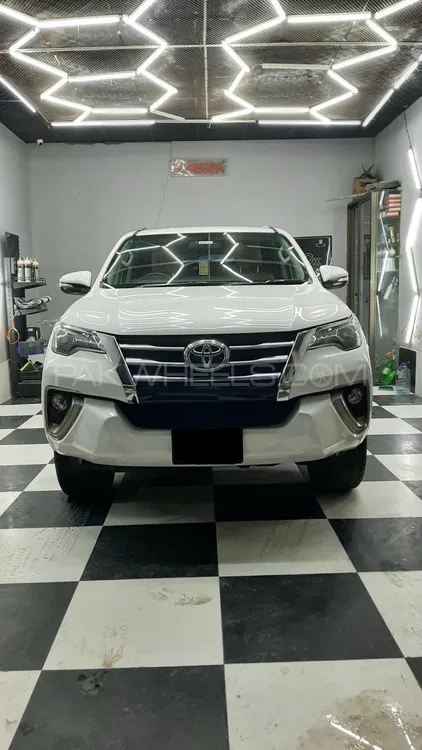 Toyota Fortuner 2017 for Sale in Lahore Image-1