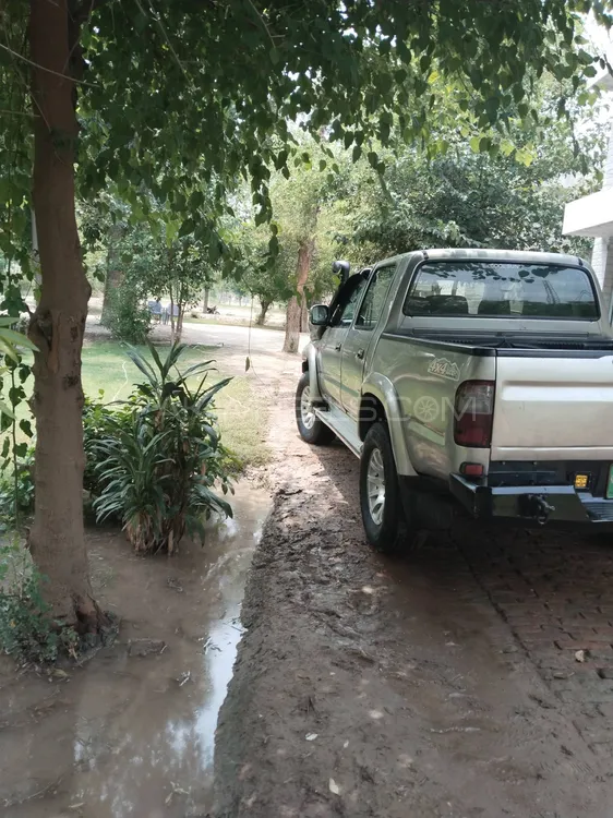 Toyota Hilux 2002 for Sale in Okara Image-1