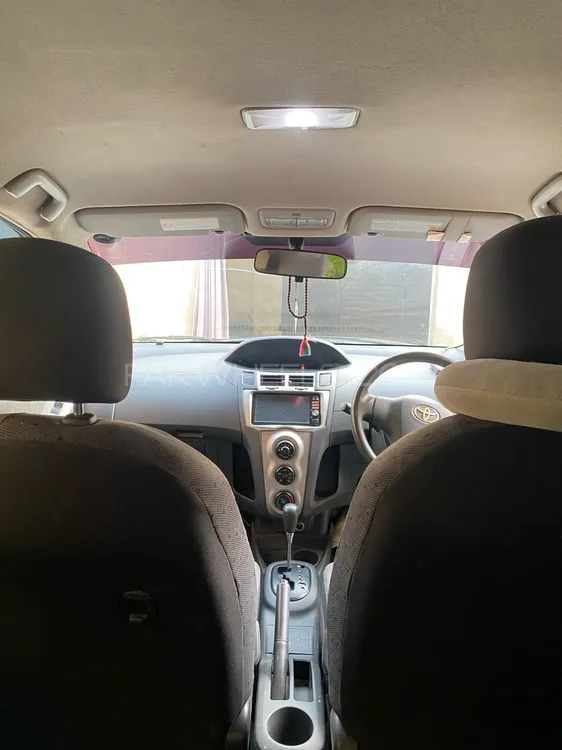 Toyota Vitz 2010 for Sale in Mian Wali Image-1
