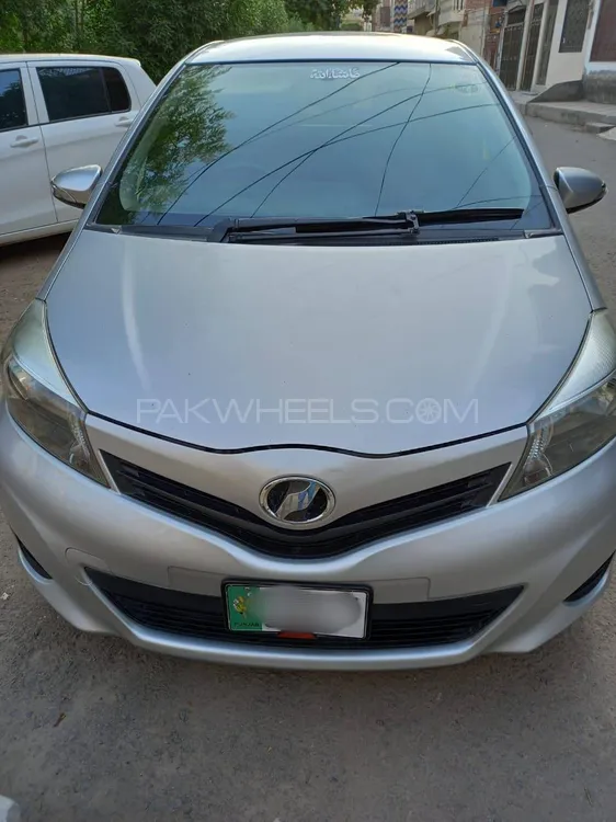 Toyota Vitz 2013 for Sale in Multan Image-1