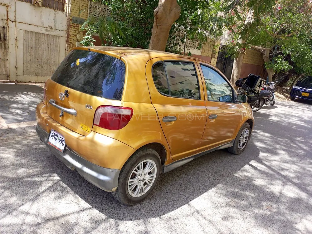 Toyota Vitz 2000 for Sale in Karachi Image-1