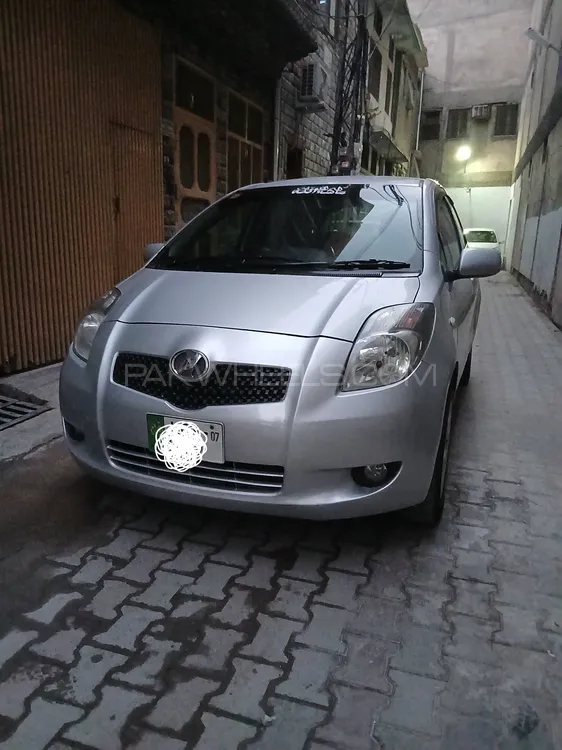 Toyota Vitz 2005 for Sale in Peshawar Image-1