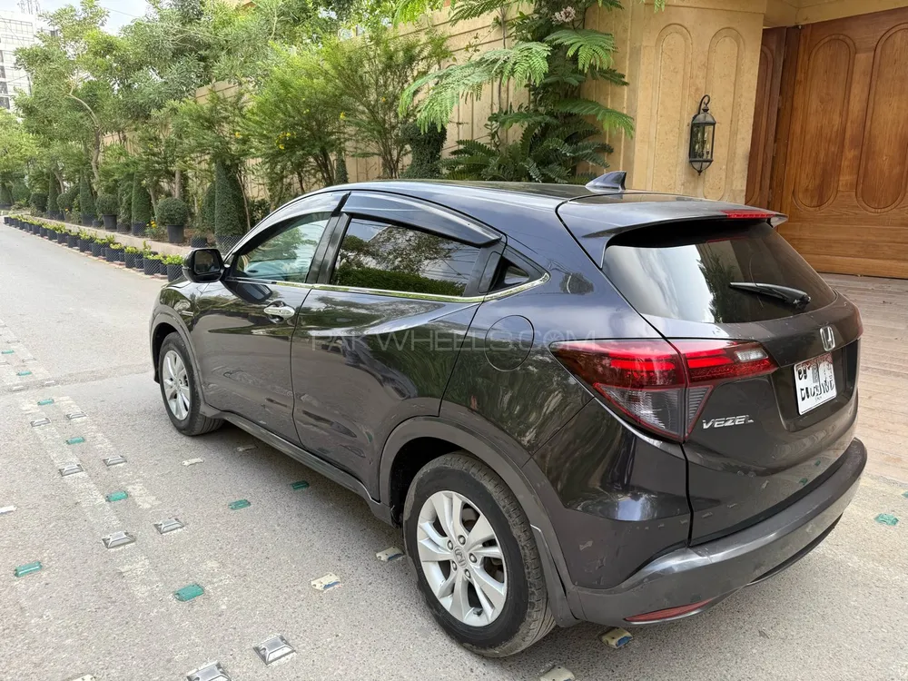 Honda Vezel 2014 for Sale in Karachi Image-1
