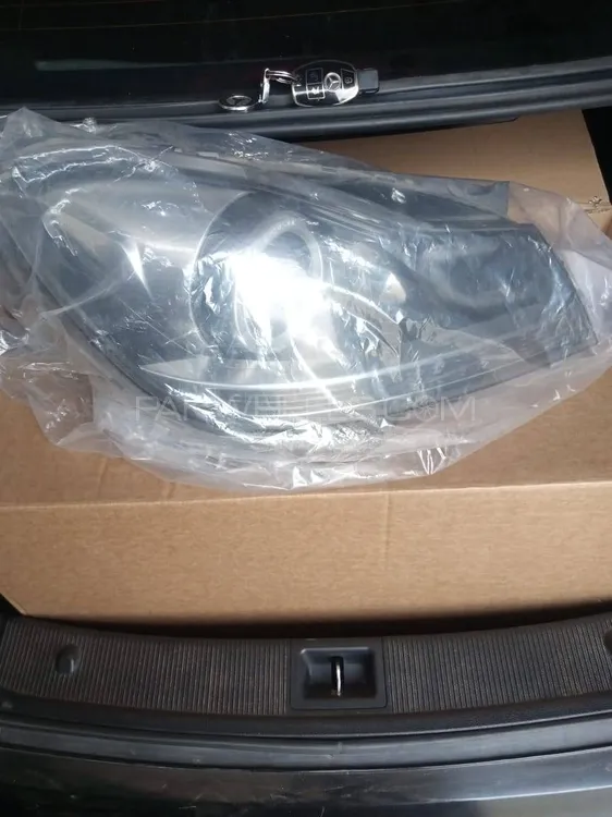 mercedes right headlight single pice upto 12 model Image-1