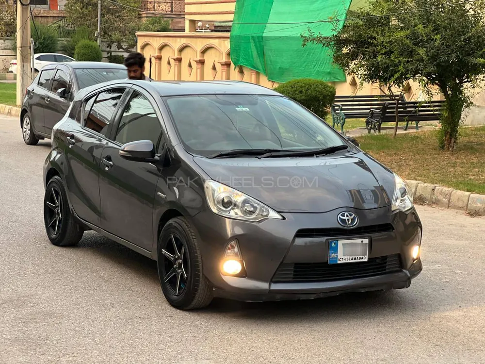 Toyota Aqua 2013 for Sale in Peshawar Image-1