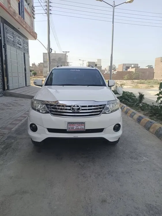Toyota Fortuner 2015 for Sale in Burewala Image-1
