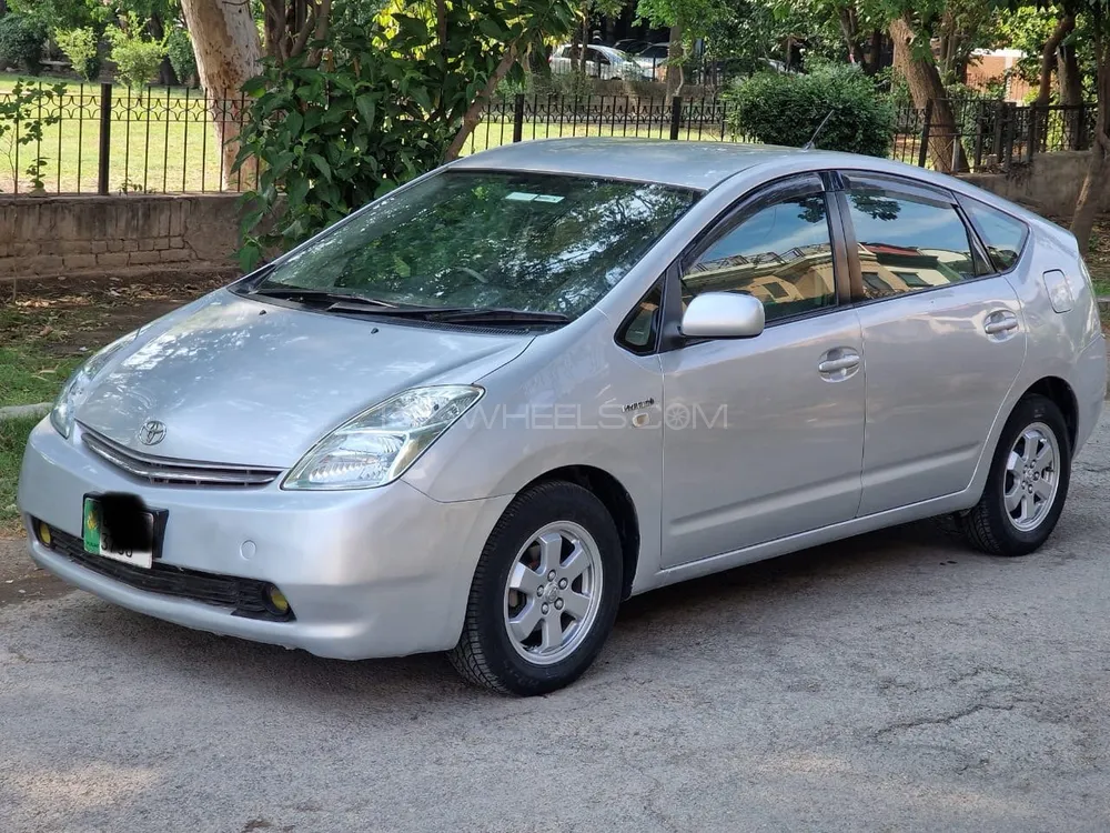 Toyota Prius 2011 for Sale in Lahore Image-1