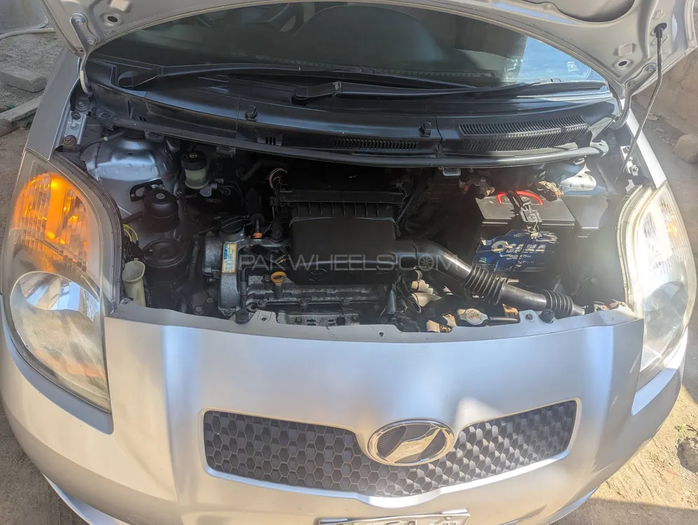 Toyota Vitz 2006 for Sale in Ghazi Image-1