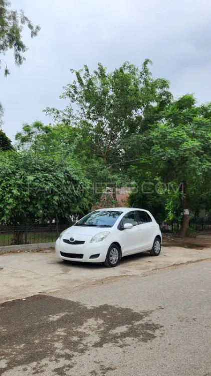 Toyota Vitz 2009 for Sale in Lahore Image-1