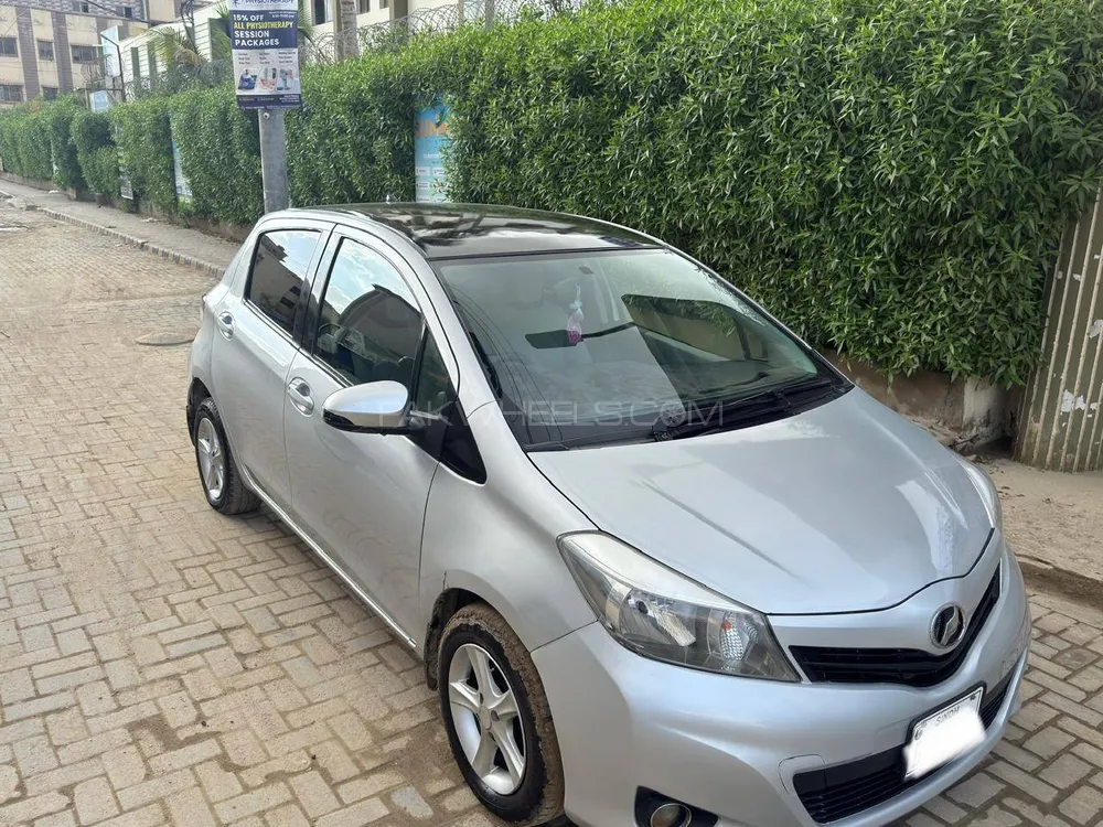 Toyota Vitz 2014 for Sale in Karachi Image-1