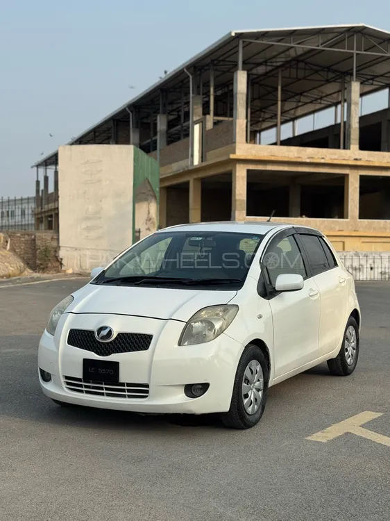 Toyota Vitz 2005 for Sale in Peshawar Image-1