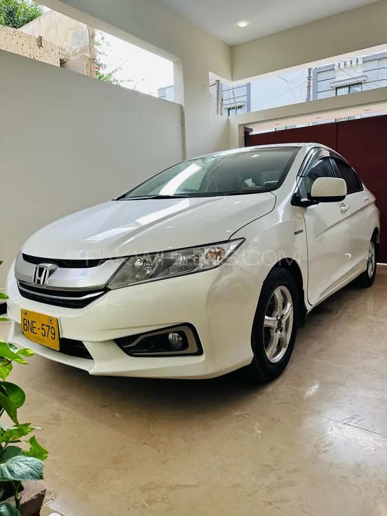 Honda Grace Hybrid 2018 for Sale in Karachi Image-1