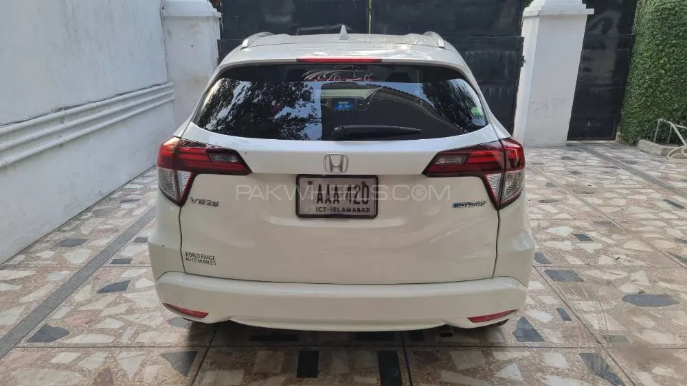 Honda Vezel 2015 for Sale in Islamabad Image-1