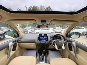 Toyota Prado TX
Model: 2013
Mileage: 96,000 km
Reg: 2016 khi

*7 seater 
*Sunroof
*Beige room

Calling and Visiting Hours

Monday to Saturday

11:00 AM to 7:00 PM