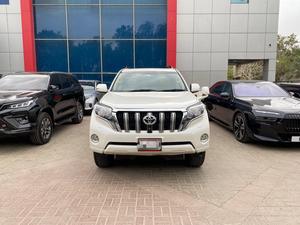 Toyota Prado TX
Model: 2013
Mileage: 96,000 km
Reg: 2016 khi

*7 seater 
*Sunroof
*Beige room

Calling and Visiting Hours

Monday to Saturday

11:00 AM to 7:00 PM