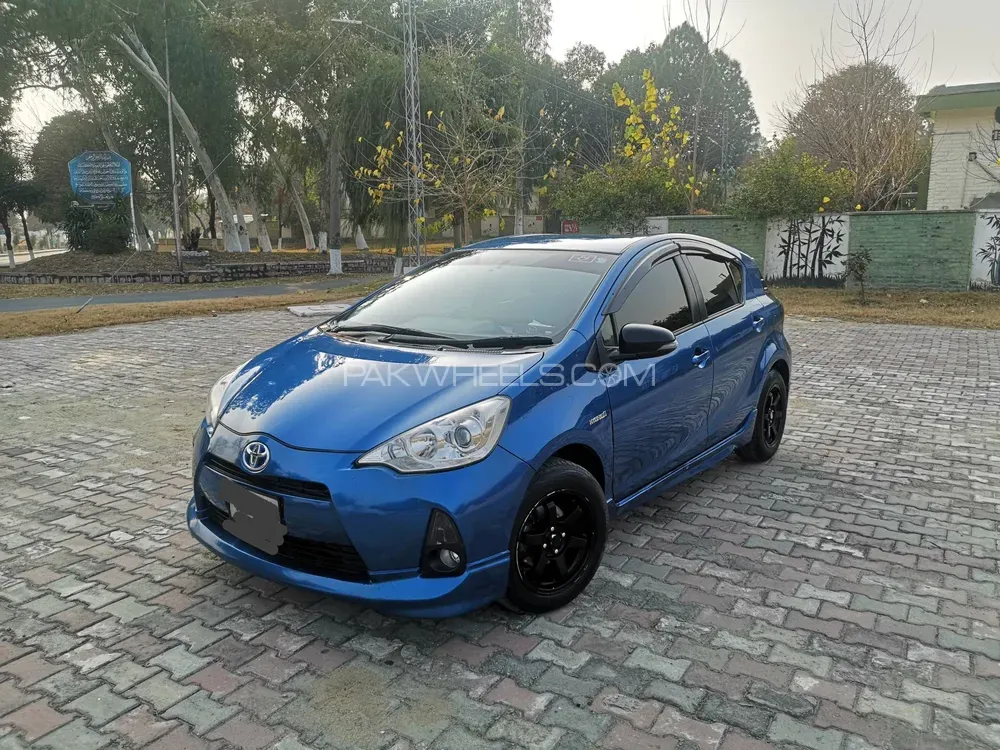 Toyota Aqua 2012 for Sale in Kamra Image-1
