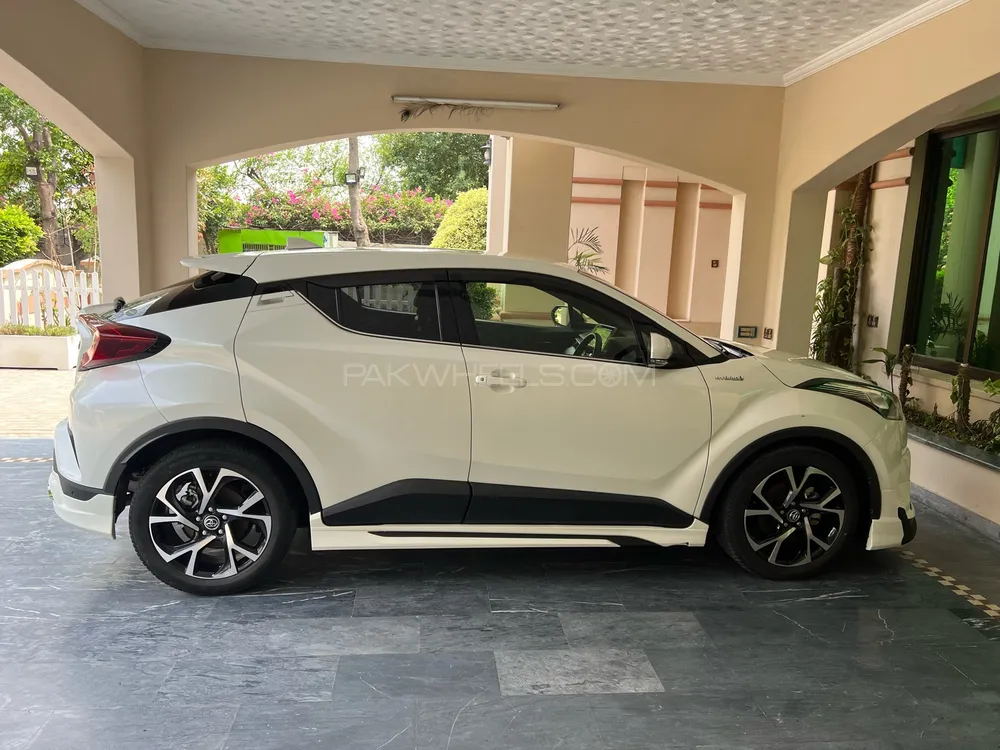 Toyota C-HR 2019 for Sale in Islamabad Image-1