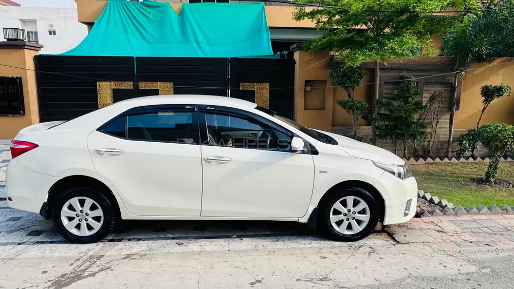 Toyota Corolla 2017 for Sale in Lahore Image-1