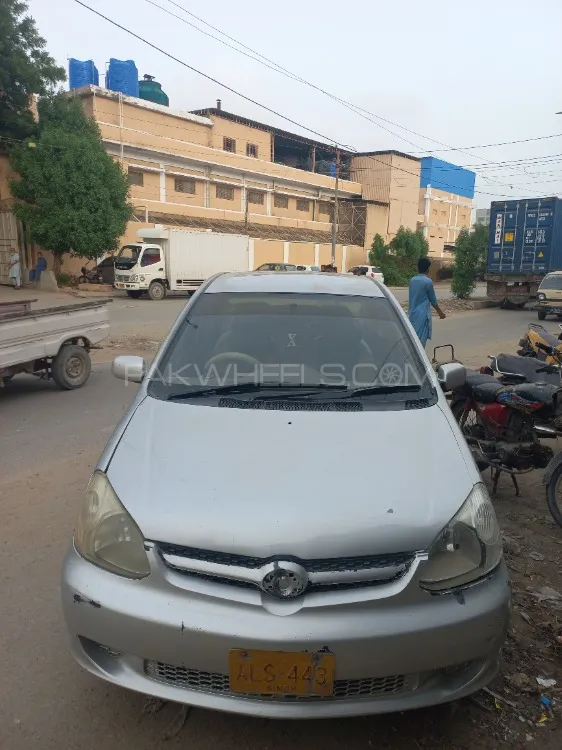 Toyota Platz 2004 for Sale in Karachi Image-1