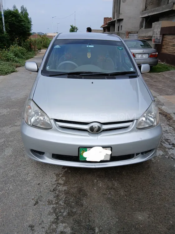 Toyota Platz 2005 for Sale in Lahore Image-1