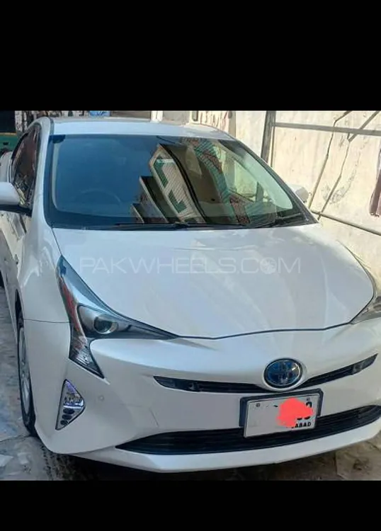 Toyota Prius 2017 for Sale in Peshawar Image-1