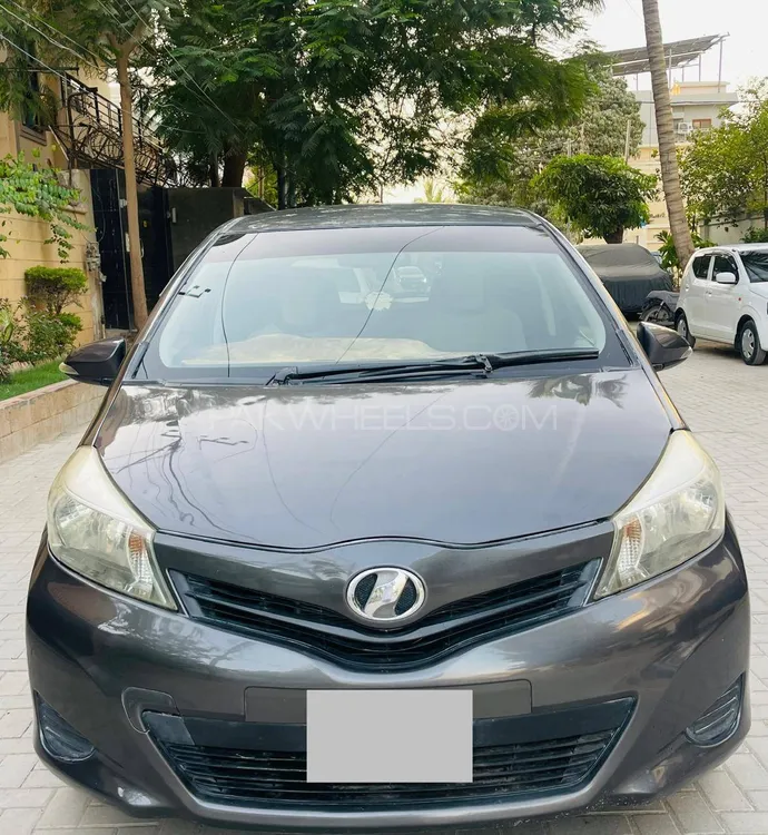 Toyota Vitz 2011 for Sale in Karachi Image-1
