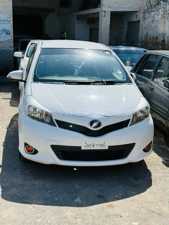 Toyota Vitz 2012 for Sale in Islamabad Image-1