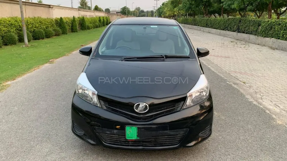 Toyota Vitz 2014 for Sale in Lahore Image-1