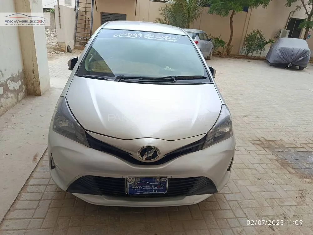 Toyota Vitz 2014 for Sale in Karachi Image-1