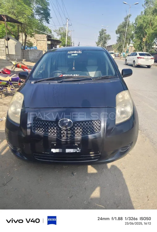Toyota Vitz 2005 for Sale in Mardan Image-1