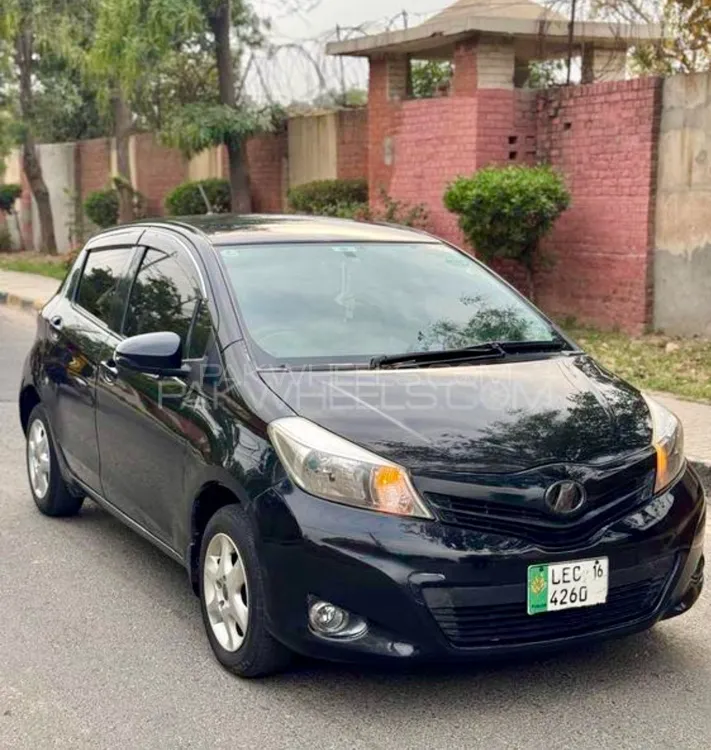 Toyota Vitz 2012 for Sale in Faisalabad Image-1