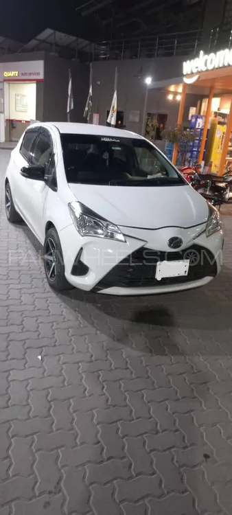 Toyota Vitz 2017 for Sale in Sialkot Image-1