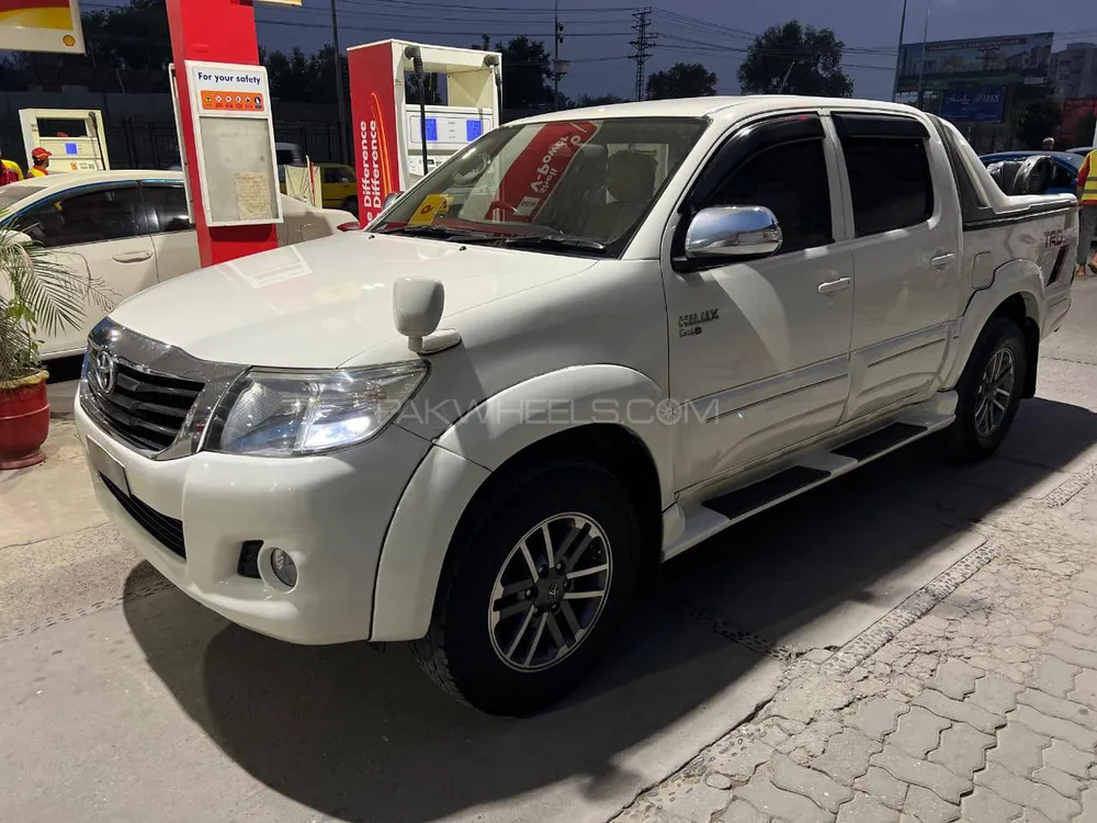 Toyota Hilux 2014 for Sale in Peshawar Image-1