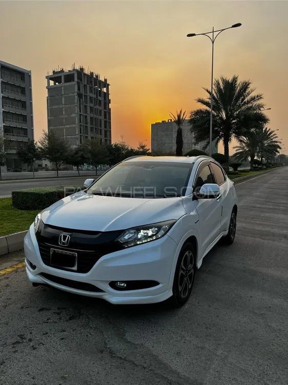 Honda Vezel 2015 for Sale in Karachi Image-1