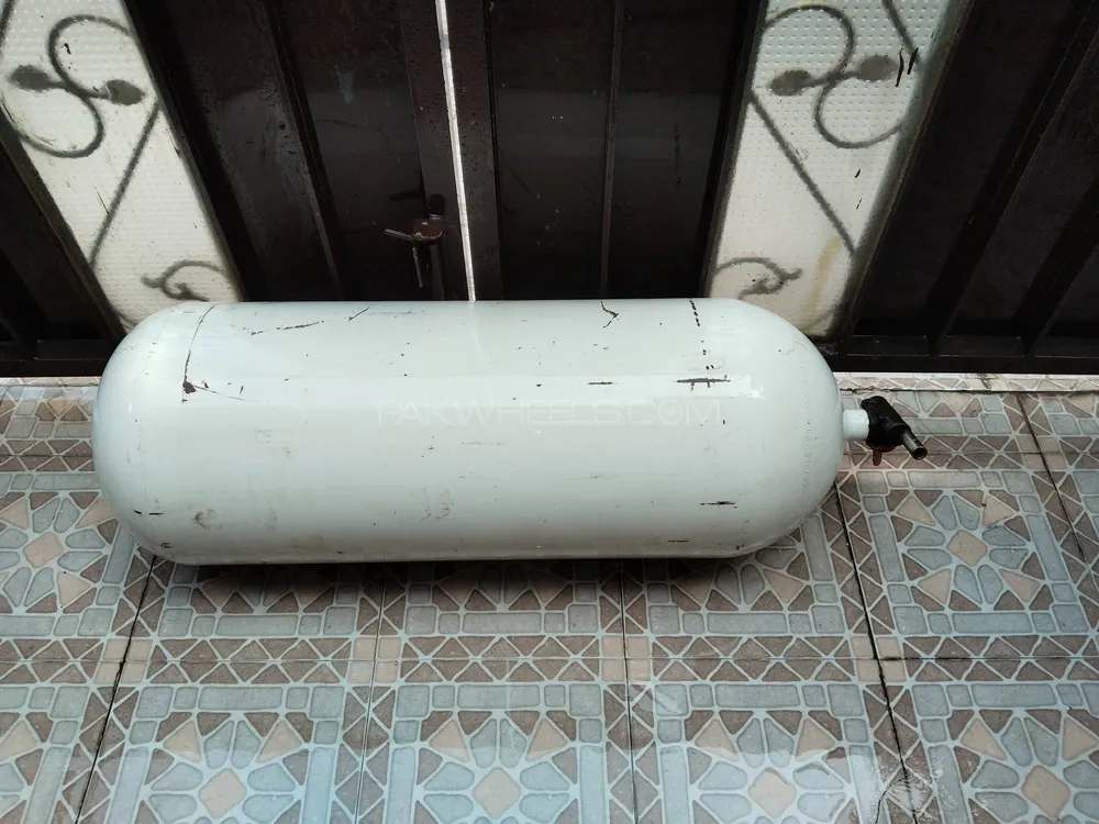 I have a cng cylinder in used condition only 

o3oo 94 123 6 Image-1