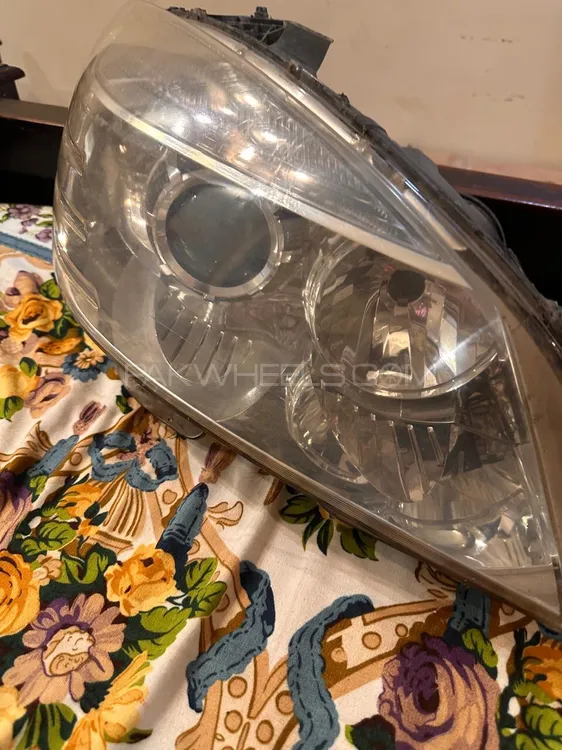 Mercedes benz c180 w204 headlamps  Image-1