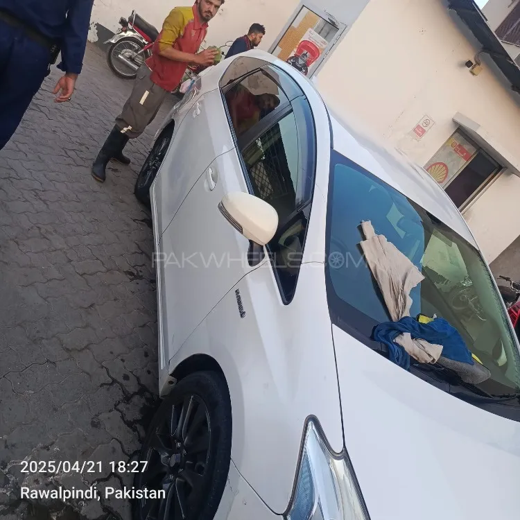 Toyota Corolla 2013 for Sale in Islamabad Image-1