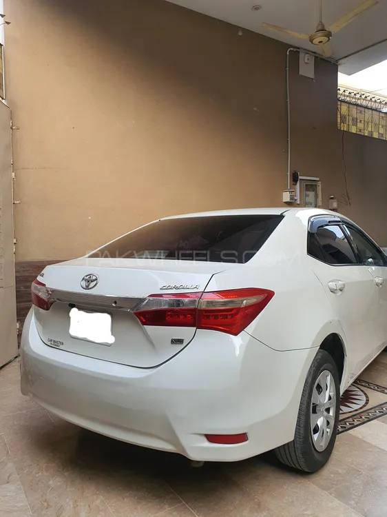 Toyota Corolla 2015 for Sale in Peshawar Image-1