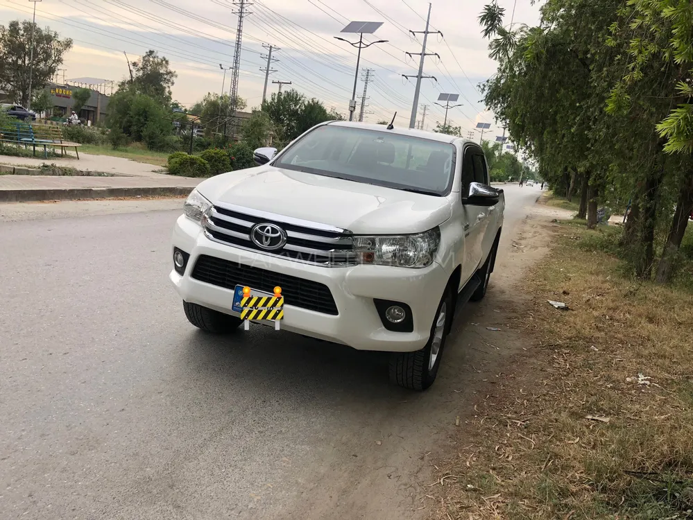 Toyota Hilux 2018 for Sale in Mardan Image-1