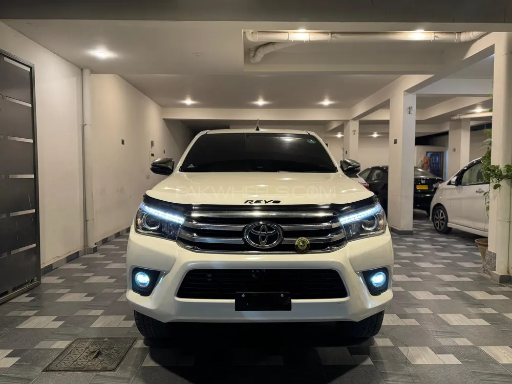 Toyota Hilux 2021 for Sale in Karachi Image-1