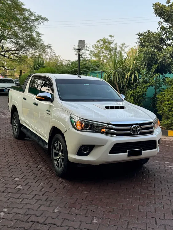 Toyota Hilux 2016 for Sale in Islamabad Image-1