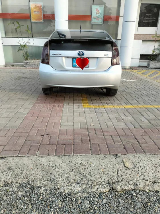 Toyota Prius 2012 for Sale in Lahore Image-1