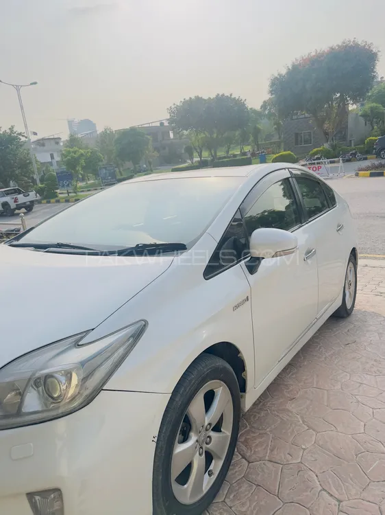 Toyota Prius 2013 for Sale in Islamabad Image-1