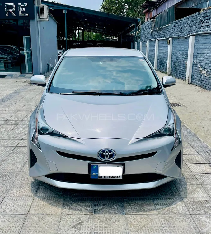 Toyota Prius 2017 for Sale in Islamabad Image-1