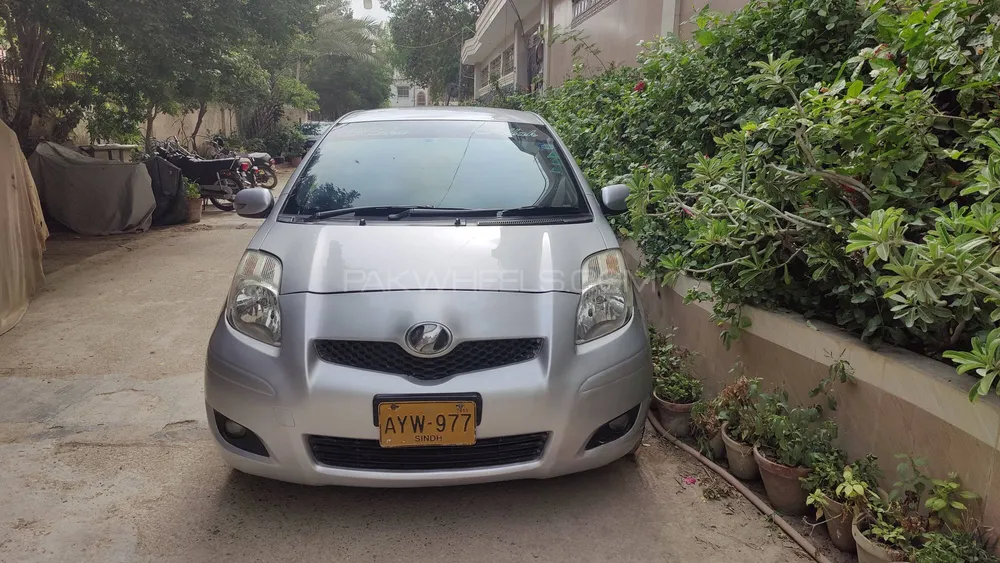 Toyota Vitz 2009 for Sale in Karachi Image-1
