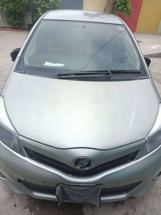 Toyota Vitz 2013 for Sale in Peshawar Image-1