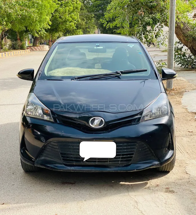 Toyota Vitz 2014 for Sale in Karachi Image-1