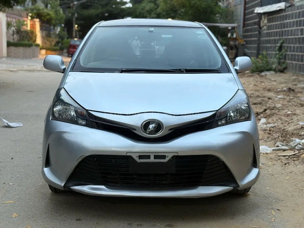 Toyota Vitz 2014 for Sale in Karachi Image-1